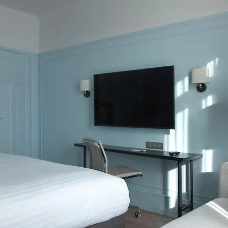 Marriott Opera Ambassador Hotel 4*