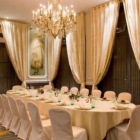 Hotel Marriott Opera Ambassador 4*