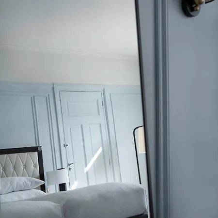 Marriott Opera Ambassador Hotel