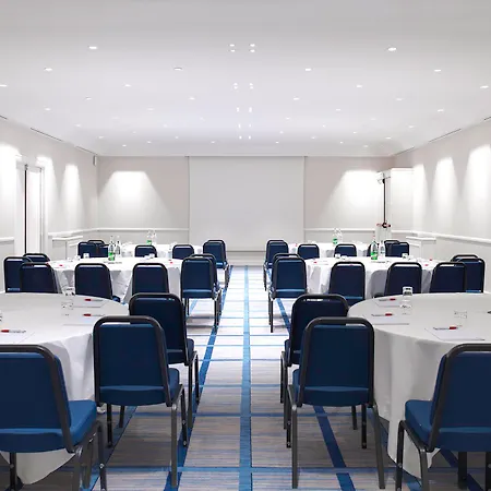 Marriott Opera Ambassador מלון 4*