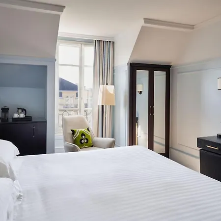 Marriott Opera Ambassador 4*