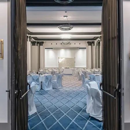 Marriott Opera Ambassador Hotell 4*