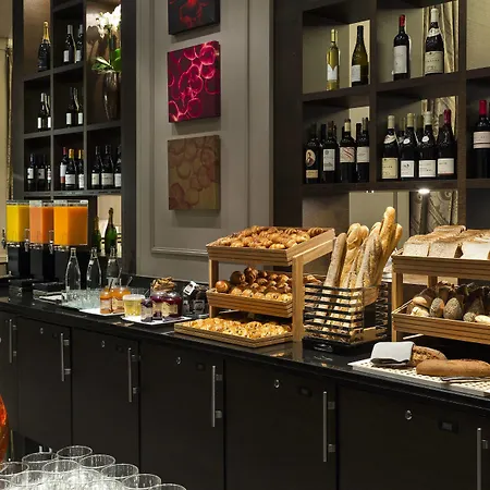 Marriott Opera Ambassador מלון