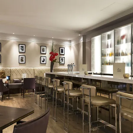 Marriott Opera Ambassador מלון 4*