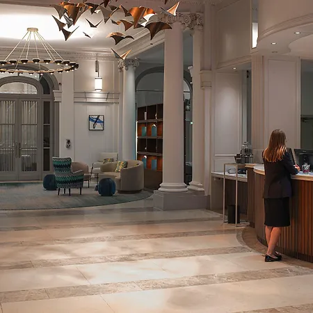 Marriott Opera Ambassador מלון