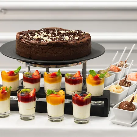 Marriott Opera Ambassador מלון