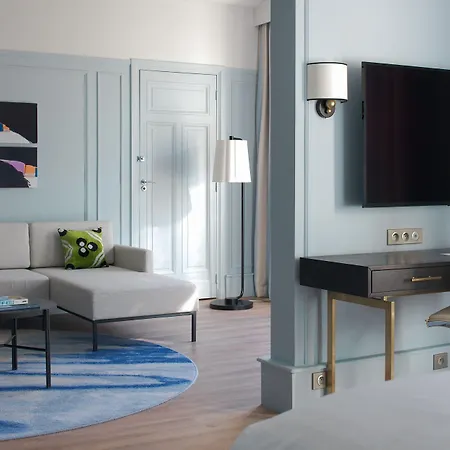 Marriott Opera Ambassador מלון 4*