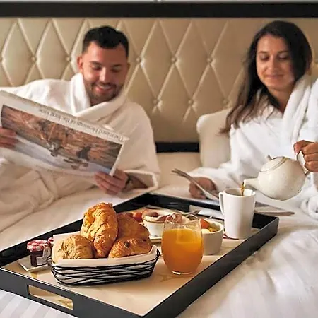 Hotel Marriott Opera Ambassador 4*