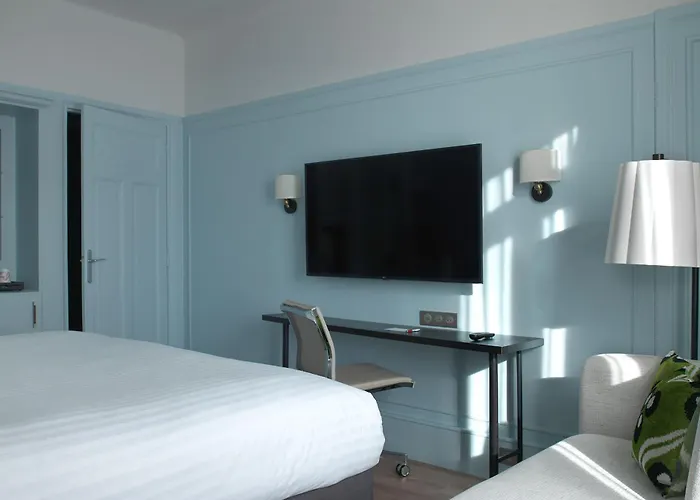 Marriott Opera Ambassador Hotel 4*