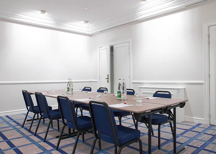 Hotel Marriott Opera Ambassador 4*