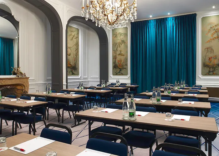 Marriott Opera Ambassador Hotel 4*