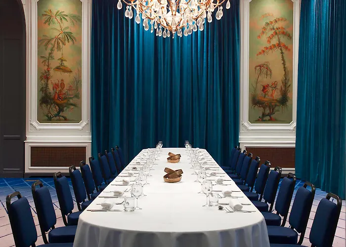 Marriott Opera Ambassador Hotel