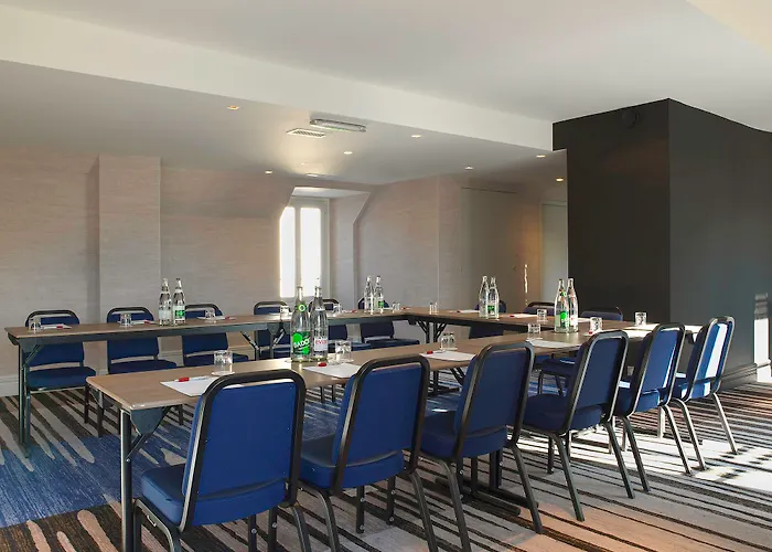 Marriott Opera Ambassador Hotel