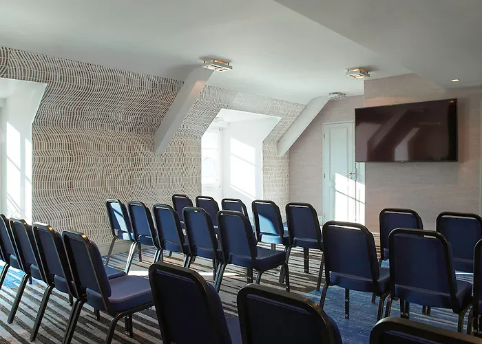 Hotel Marriott Opera Ambassador 4*