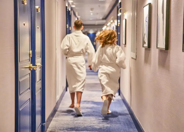 Marriott Opera Ambassador Hotel