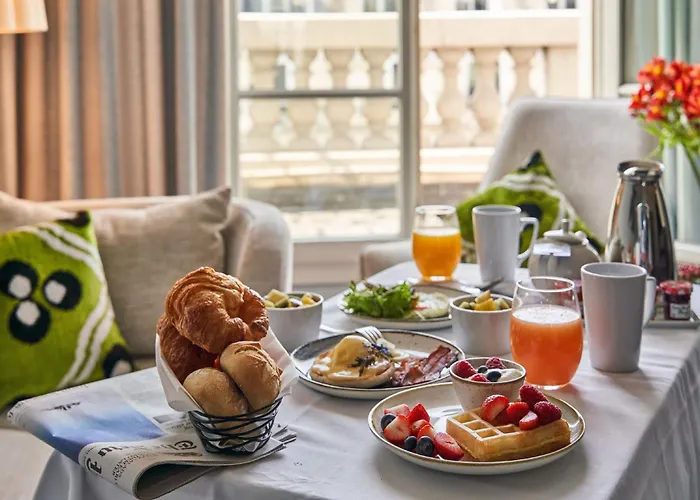 Hotel Marriott Opera Ambassador 4*