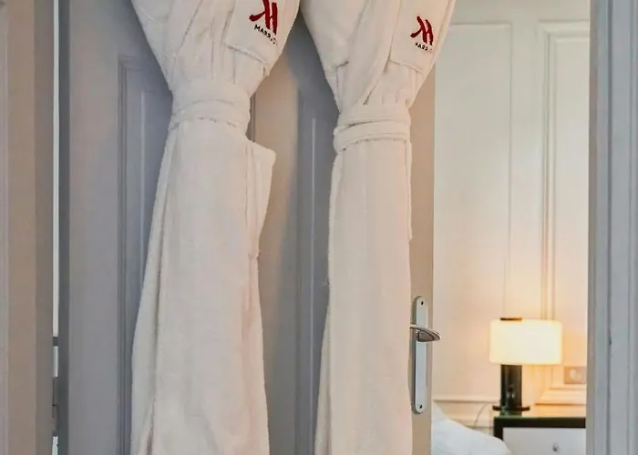 Marriott Opera Ambassador Hotel