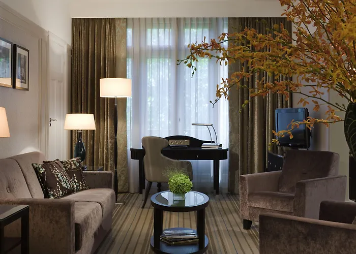 Hotel Marriott Opera Ambassador 4*