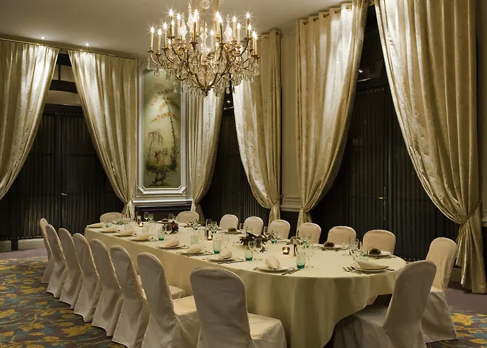 Marriott Opera Ambassador Hotel