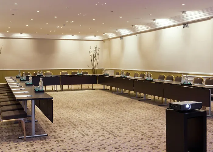 Marriott Opera Ambassador Hotel