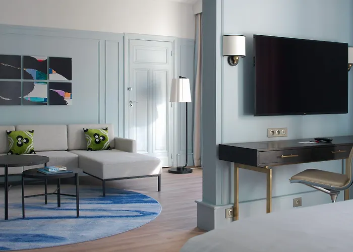 Marriott Opera Ambassador Hotel 4*