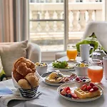 Hotel Marriott Opera Ambassador 4*