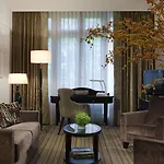 Hotel Marriott Opera Ambassador 4*