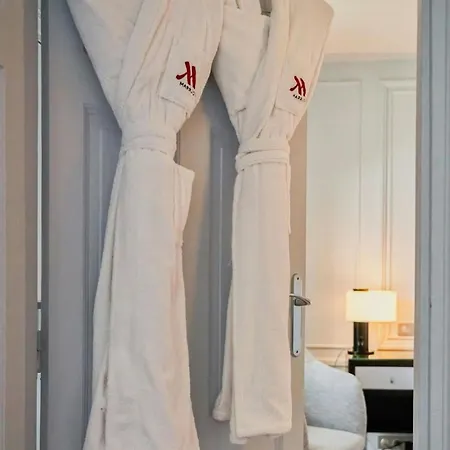 Marriott Opera Ambassador Hotel