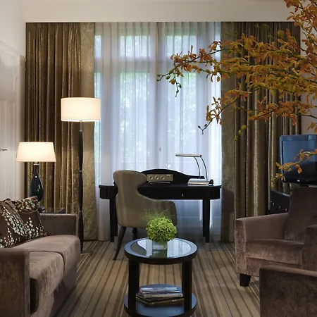 Hotel Marriott Opera Ambassador 4*